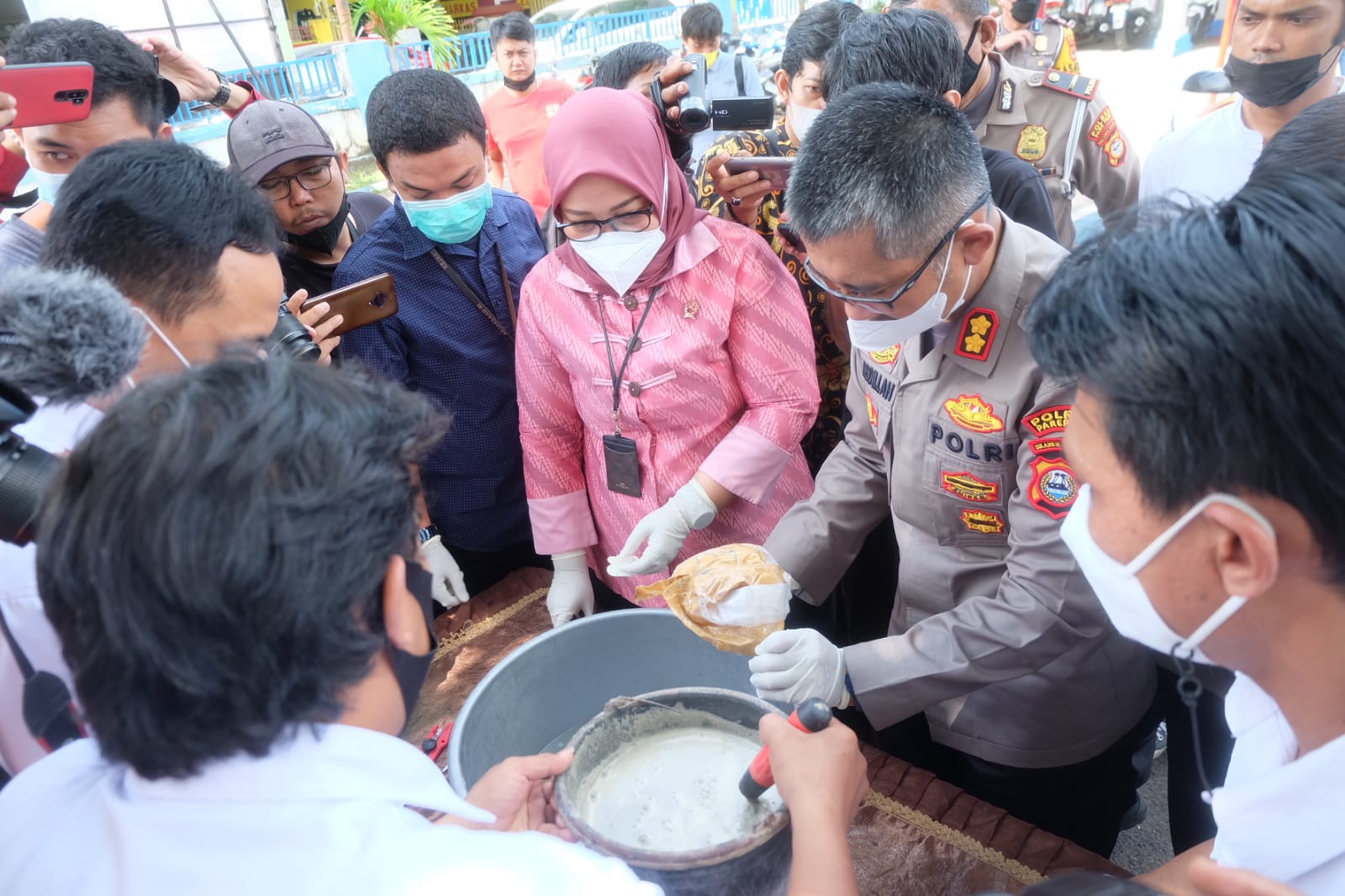 Polres Parepare Musnahkan Sabu Senilai 1 Miliar Asal Malaysia, Satu Buruh Bangunan Ditangkap